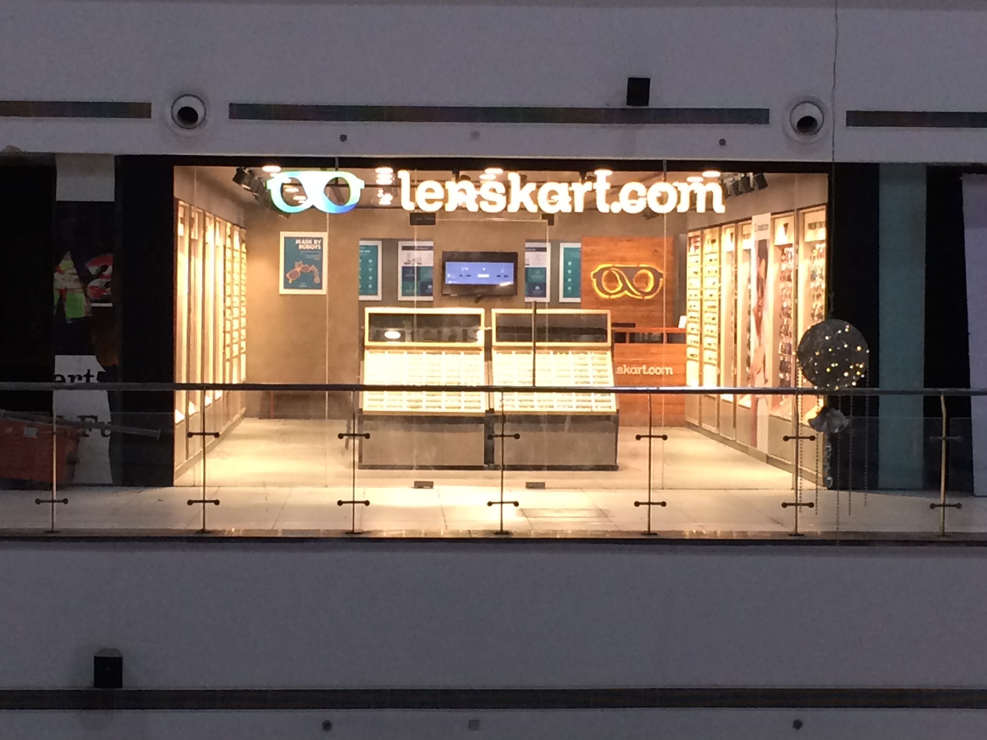 Lenskart Omaxe Connaught Place Mall