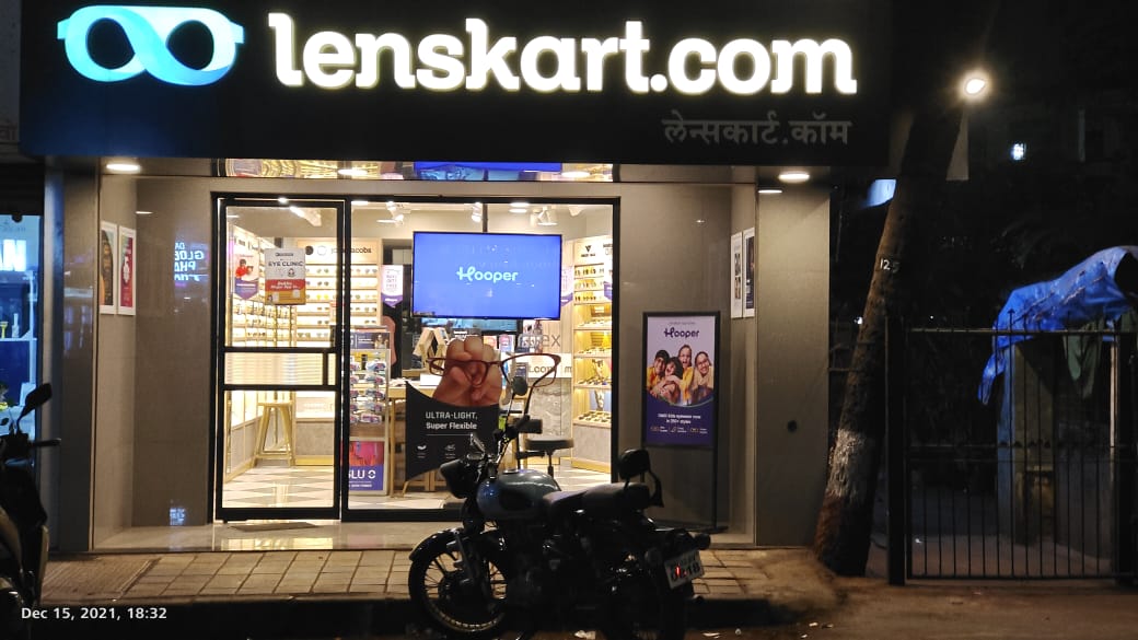 Lenskart Juhu Tara Road
